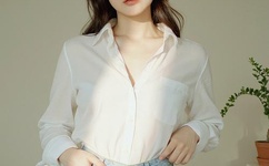 我们班八个男生玩吃我胸